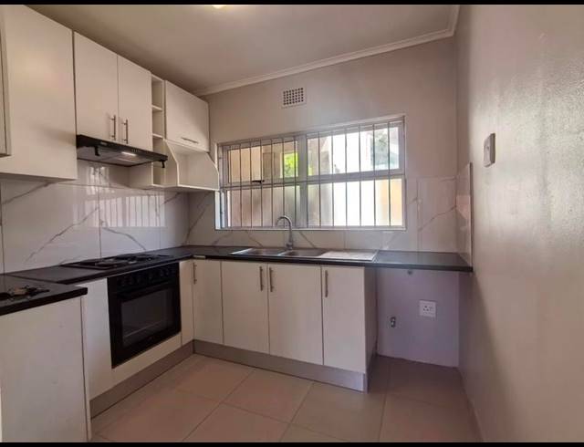 1 BEDROOM PROPERTY TO RENT IN VREDEHOEK